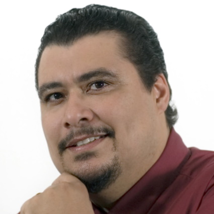 Headshot of Nelson Martínez 