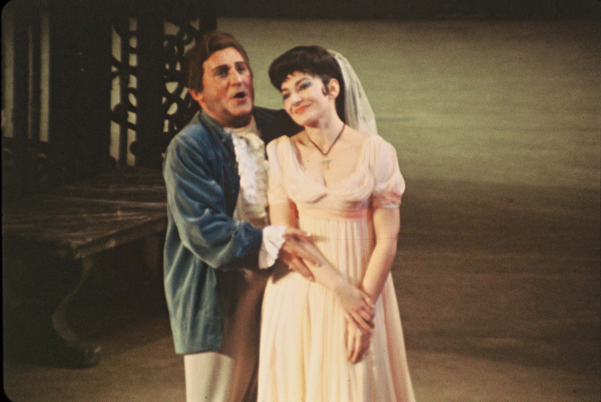 04.00Tosca_Tucker, Richard_Tosca Act I 1965_Cavaradossi_with Maira Callas in title role.jpg